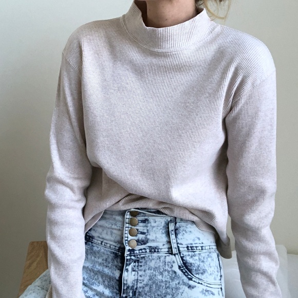 Vintage Tops - ✨VINTAGE/ ribbed boxy mock neck